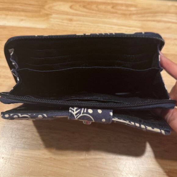 Vera Bradley Turn Lock / Zip Around Wallet Blue & Cream Floral Quilted 8" x 5" - Picture 4 of 6